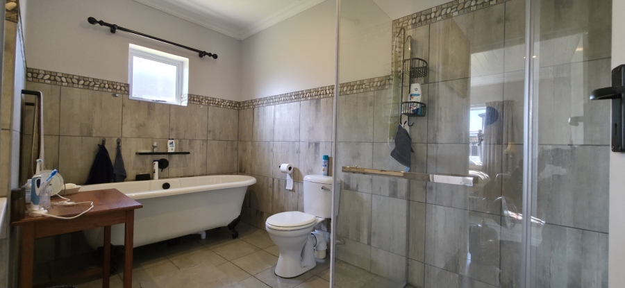 3 Bedroom Property for Sale in Boggomsbaai Western Cape